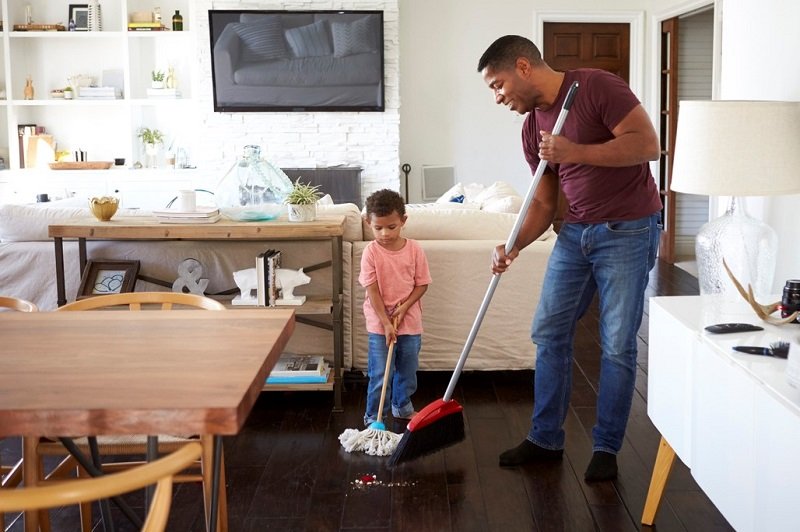 parents and kids cleaning the floor Health Line.com September 16, 2024